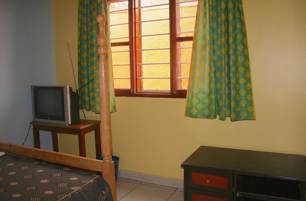 Hotel Acacia Kampala Quarto foto