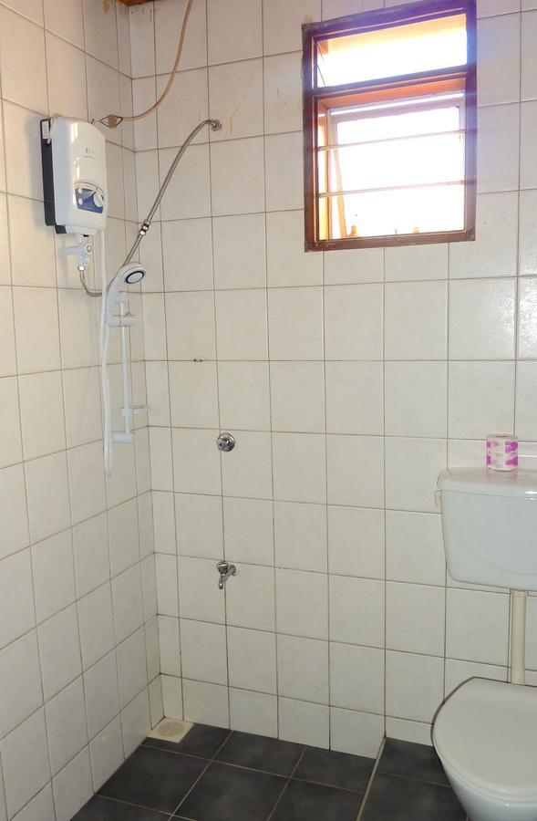 Hotel Acacia Kampala Quarto foto